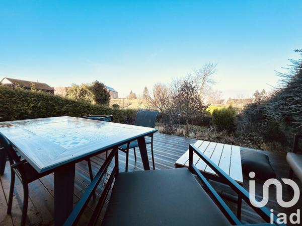 Maison de village 4 pièces de 90 m² à Neuville-Saint-Amand (02100)