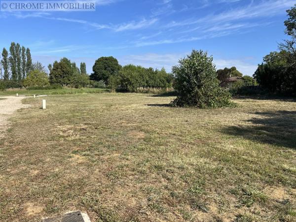 Vente                                                      Terrain
                        
                                         777 m2                     à Casteljaloux