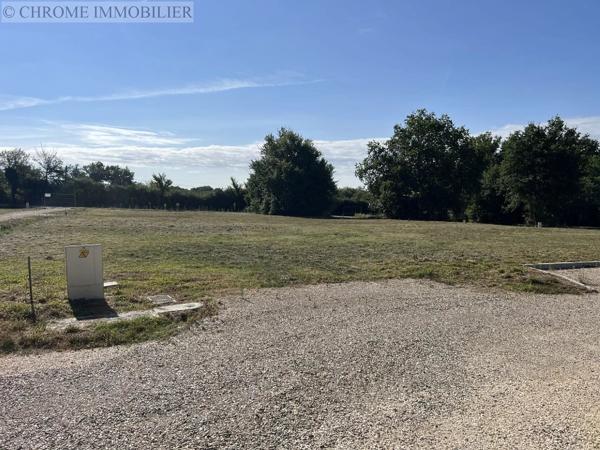 Vente                                                      Terrain
                        
                                         777 m2                     à Casteljaloux