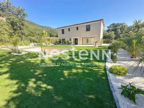 Maison Provençale de Prestige à Vendre - LE PLAN DE LA TOUR