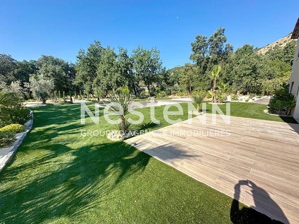 Maison Provençale de Prestige à Vendre - LE PLAN DE LA TOUR