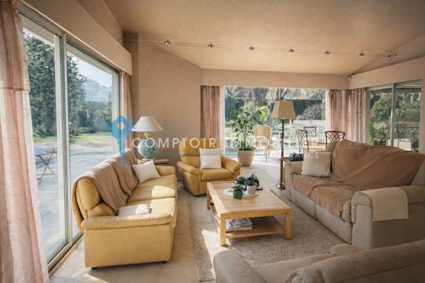 Villa
                                                                                                                                                                                                                                                                                                                        6 pièce(s)                                                                                                                                                                                                          4 chambre(s)                                                                                                                                                                                                          227  m²