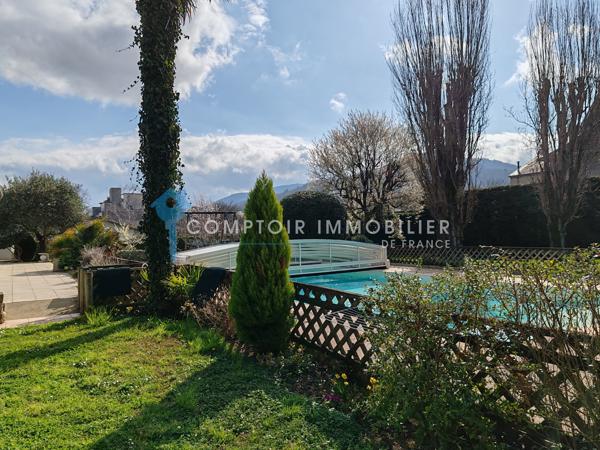 Villa
                                                                                                                                                                                                                                                                                                                        6 pièce(s)                                                                                                                                                                                                          4 chambre(s)                                                                                                                                                                                                          227  m²