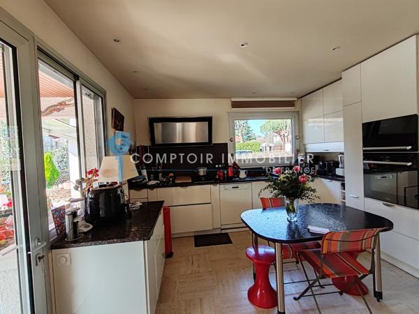 Villa
                                                                                                                                                                                                                                                                                                                        6 pièce(s)                                                                                                                                                                                                          4 chambre(s)                                                                                                                                                                                                          227  m²