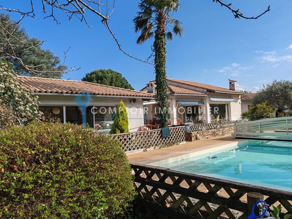 Villa
                                                                                                                                                                                                                                                                                                                        6 pièce(s)                                                                                                                                                                                                          4 chambre(s)                                                                                                                                                                                                          227  m²