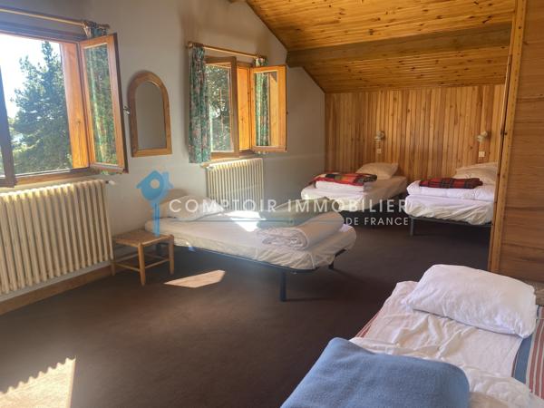 Maison
                                                                                                                                                                                                                                                                                                                        7 pièce(s)                                                                                                                                                                                                          5 chambre(s)                                                                                                                                                                                                          147.95  m²