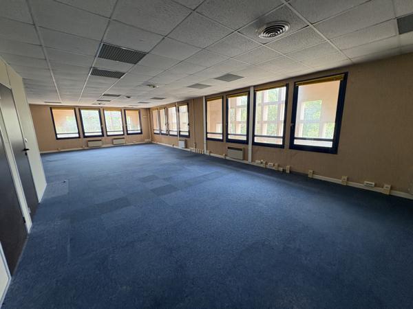 Marseille (13009) Bureau de 70m2 - cloisonnable - nombreux stationnements