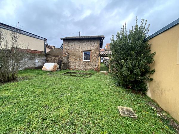 Chauffailles centre , Maison 120 m2 à rénover + terrain constructible