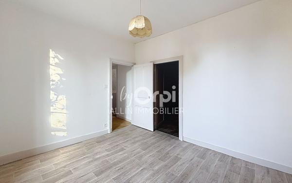 Maison à vendre    5 pièces •  Vaux