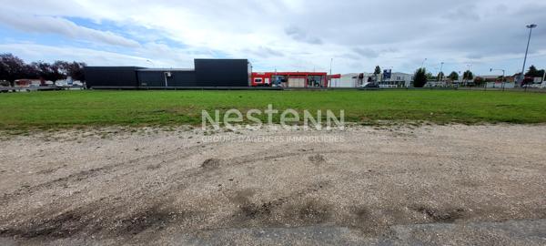 Cellule commerciale de 633 m² à louer . Zone d'activités de Blois