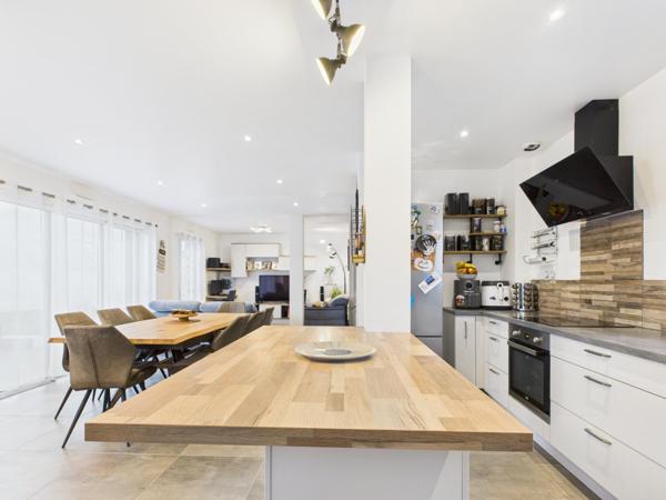 Contemporaine récente dans un environnement privilégié