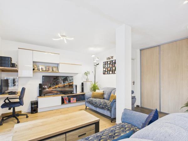 Contemporaine récente dans un environnement privilégié