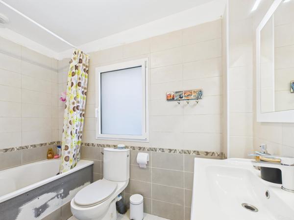 Contemporaine récente dans un environnement privilégié