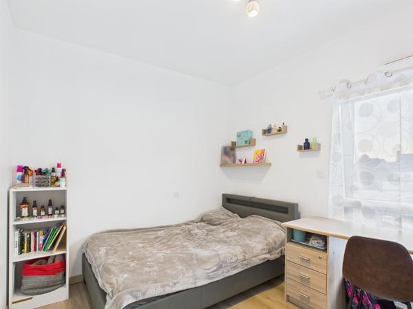 Contemporaine récente dans un environnement privilégié