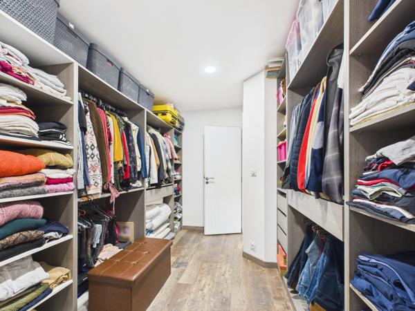 Contemporaine récente dans un environnement privilégié