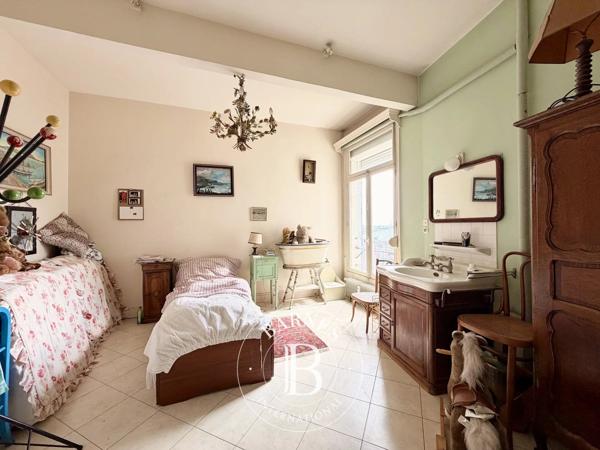 Tourcoing, Appartement 7 Chambres -  247 m² à vendre