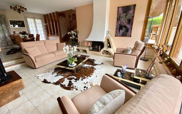 Maison à vendre    6 pièces • 185 m2 Mandres-les-Roses