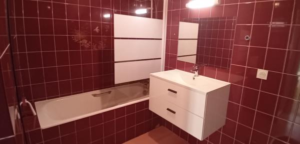 A louer Appartement T2 meublé centre ville Mont De Marsan 1 chambre balcon parking