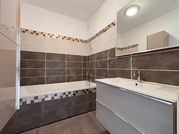 APPARTEMENT ANGERS NEY T3 BALCON ET STATIONNEMENT