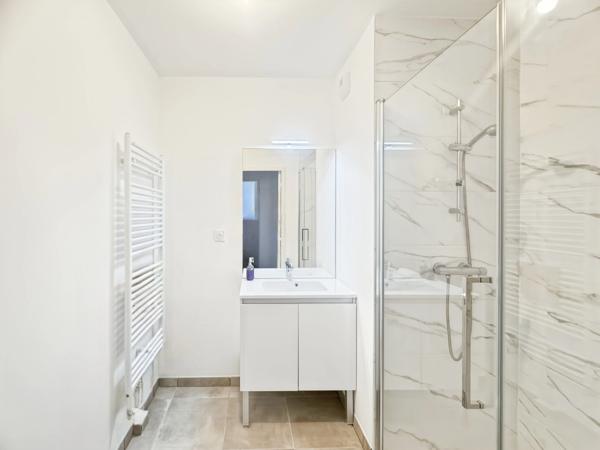 Angers /Ponts de Cé : Appartement T3 lumineux récent avec terrasse de 11,50 m2 et parking