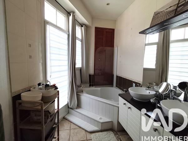 Maison à vendre 8 pièces 219 m² Segré-en-Anjou Bleu
