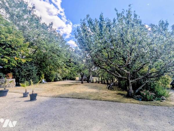 Maison en pierre avec dépendances – Terrain arboré de 2 046 m²