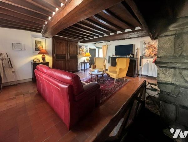 Maison en pierre avec dépendances – Terrain arboré de 2 046 m²