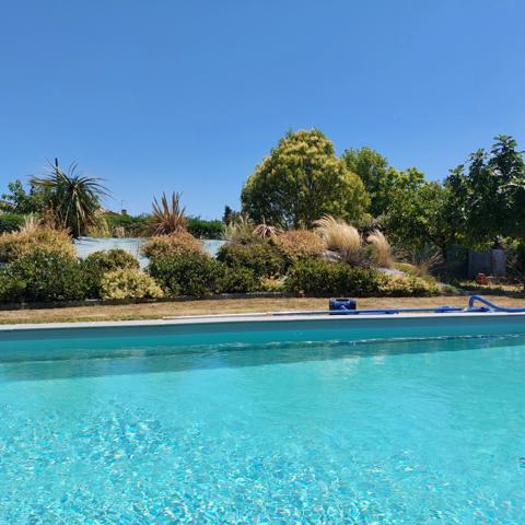 Maison à vendre 5 pièces CAMPSAS (82)avec garage attenant et double garage indépendant, piscine, terrasse couverte, puits, sur 2029m² de terrain.