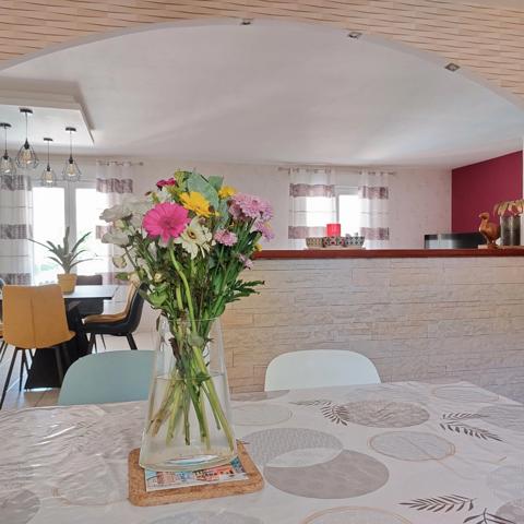 Maison à vendre 5 pièces CAMPSAS (82)avec garage attenant et double garage indépendant, piscine, terrasse couverte, puits, sur 2029m² de terrain.
