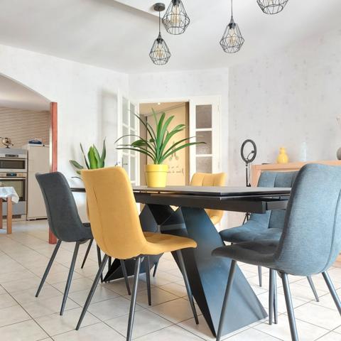 Maison à vendre 5 pièces CAMPSAS (82)avec garage attenant et double garage indépendant, piscine, terrasse couverte, puits, sur 2029m² de terrain.