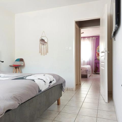 Maison à vendre 5 pièces CAMPSAS (82)avec garage attenant et double garage indépendant, piscine, terrasse couverte, puits, sur 2029m² de terrain.