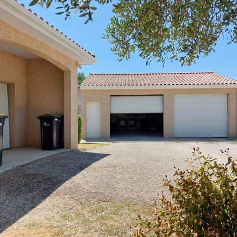 Maison à vendre 5 pièces CAMPSAS (82)avec garage attenant et double garage indépendant, piscine, terrasse couverte, puits, sur 2029m² de terrain.
