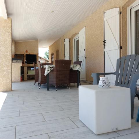 Maison à vendre 5 pièces CAMPSAS (82)avec garage attenant et double garage indépendant, piscine, terrasse couverte, puits, sur 2029m² de terrain.