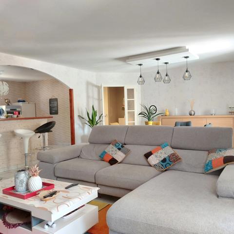 Maison à vendre 5 pièces CAMPSAS (82)avec garage attenant et double garage indépendant, piscine, terrasse couverte, puits, sur 2029m² de terrain.