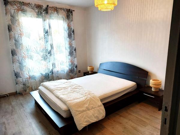 IMMEUBLE AVEC GARAGE ET JARDIN