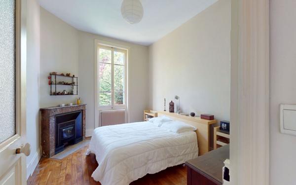 Maison à vendre    8 pièces • 183,30 m2 Lyon 5