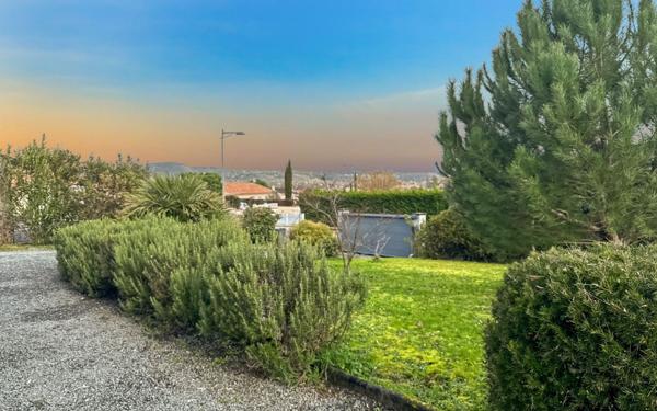 Maison à vendre    4 pièces • 115 m2 Boulazac