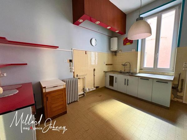 Appartement à MONTCEAU-LES-MINES, 71300 - 6 pièces 172m²