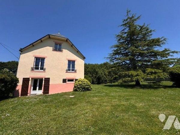 A vendre maison à MOELAN SUR MER (29)
Charmante maison des années 30 entièrement rénovée, situ...