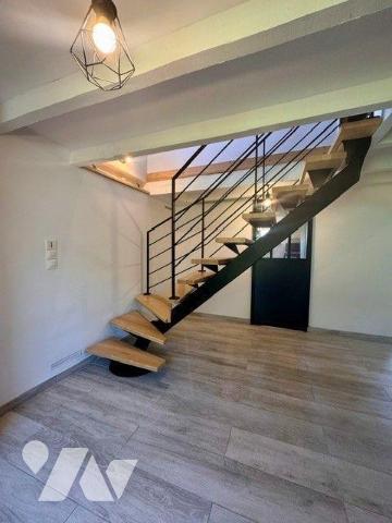 A vendre maison à MOELAN SUR MER (29)
Charmante maison des années 30 entièrement rénovée, situ...