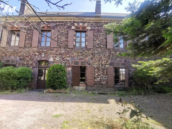 MONTFORT SUR MEU, Immeuble de caractère en coeur de ville