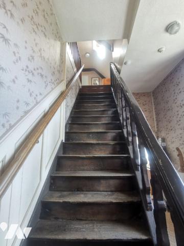 MONTFORT SUR MEU, Immeuble de caractère en coeur de ville