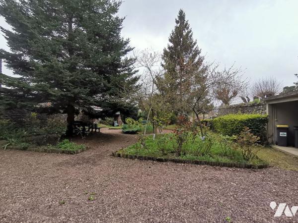 MONTFORT SUR MEU, Immeuble de caractère en coeur de ville