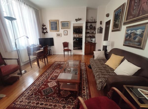 VICHY Plein Centre Ville - APPT F4 de 105 m²  -  idéalement placé : proche commerces, Sources....