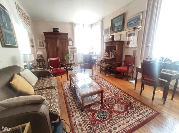 VICHY Plein Centre Ville - APPT F4 de 105 m²  -  idéalement placé : proche commerces, Sources....