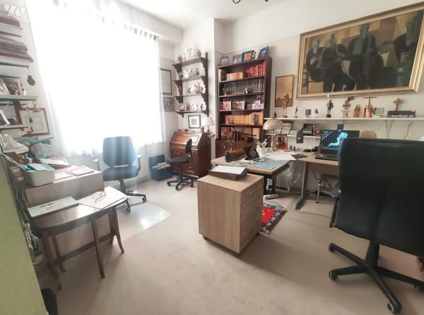 VICHY Plein Centre Ville - APPT F4 de 105 m²  -  idéalement placé : proche commerces, Sources....