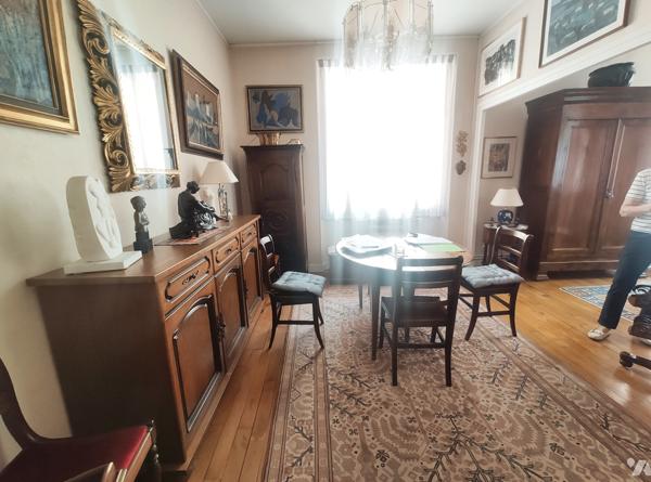 VICHY Plein Centre Ville - APPT F4 de 105 m²  -  idéalement placé : proche commerces, Sources....