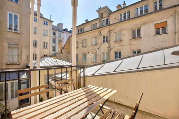 Versailles Notre-Dame Appartement 6 pièces 154 m² carrez situé au 1er étage avec terrasse (unique), chambre de service de 13 m² carrez, cave 1 445 000 € **  - Référence  28171