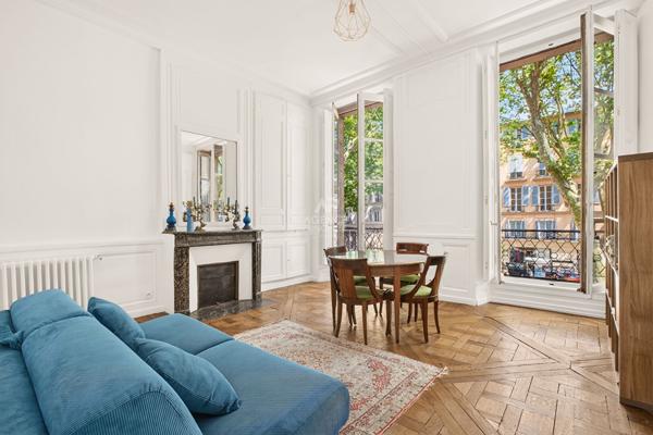 Versailles Notre-Dame Appartement 6 pièces 154 m² carrez situé au 1er étage avec terrasse (unique), chambre de service de 13 m² carrez, cave 1 445 000 € **  - Référence  28171