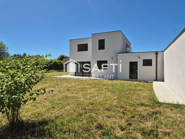 Maison Contemporaine – 135 m² – Terrain de 10.33a